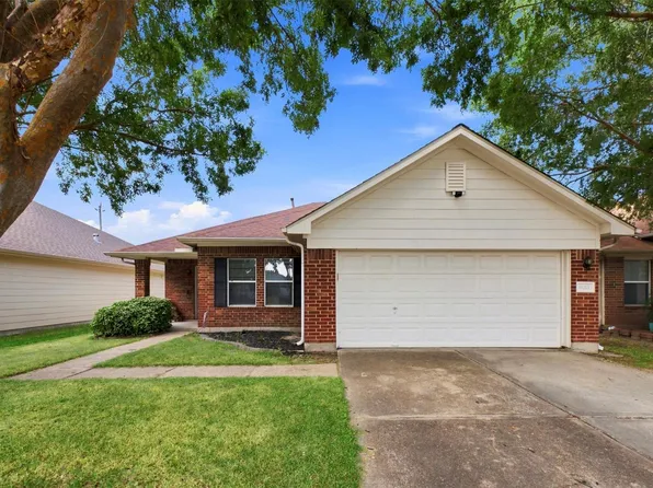 8011 Ginger Park Dr, Baytown, TX 77521