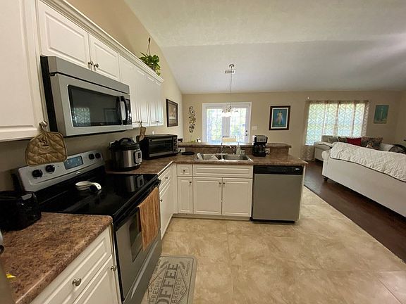 3rd image of 3152 Saint Charles Ave