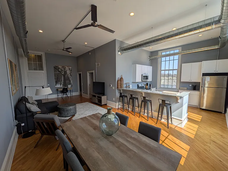 20 W Market St #6 — Photo 3