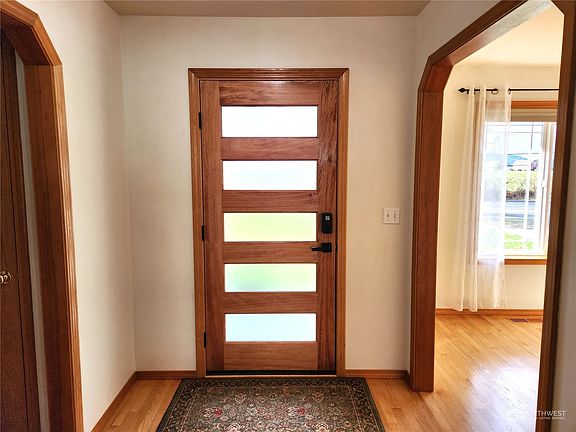 3rd image of 1918 E Beacon Avenue