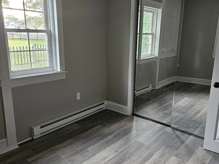 214 Somerset St — Photo 18