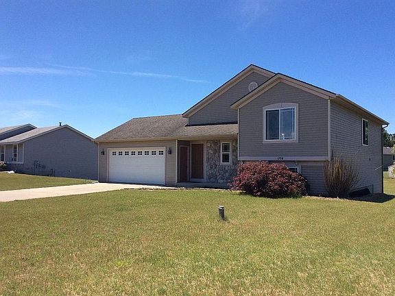 2nd image of 1758 Oriole Dr