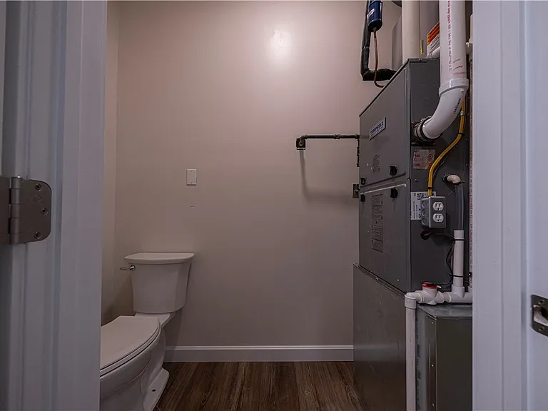 1165 Kings Ln — Photo 18