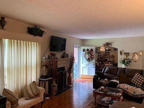 2nd image of 815 Wildwood St