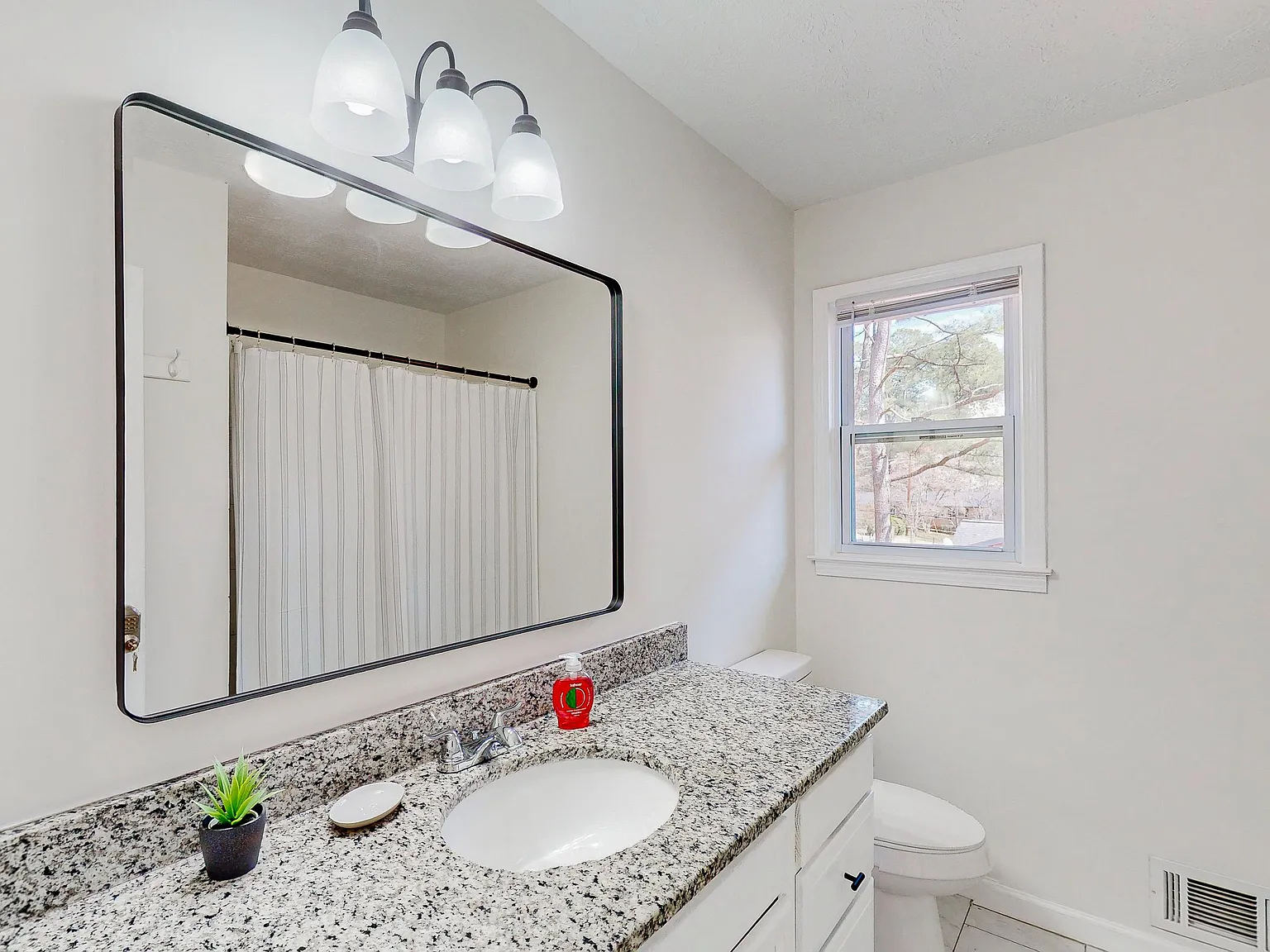4 bed, 6.0 bath, 2800 sqft, $866 — Photo 3