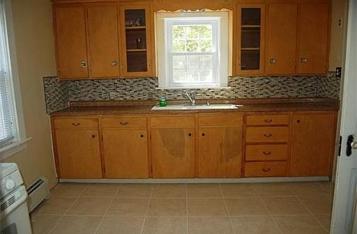 3rd image of 4 Highland Ave
