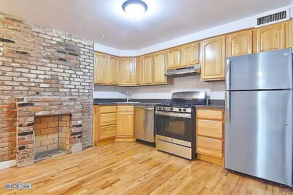 1st image of 138 De Graw St #2