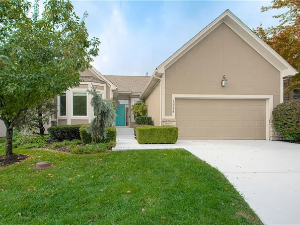12214 Ash St, Overland Park, KS 66209