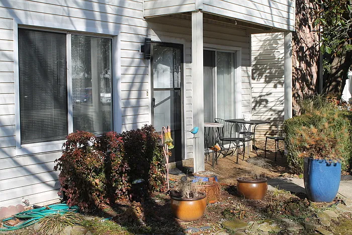 Building Photo - 810 Bellevue Rd #163