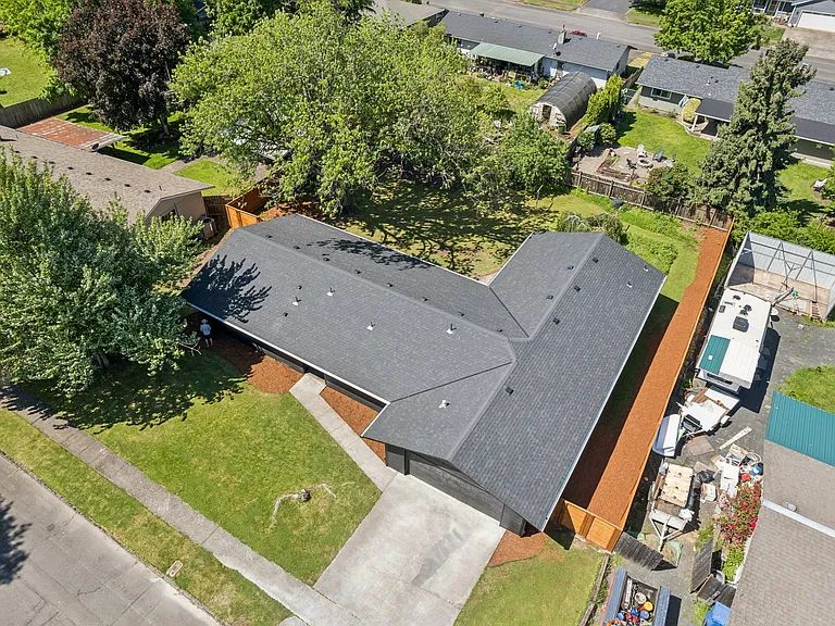 1079 Westwood Dr — Photo 17