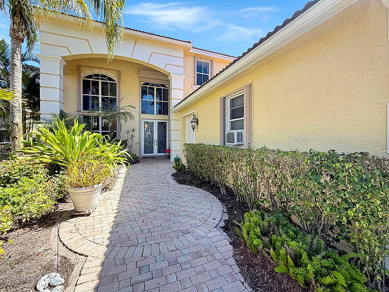 10891 Northgreen Dr — Photo 3
