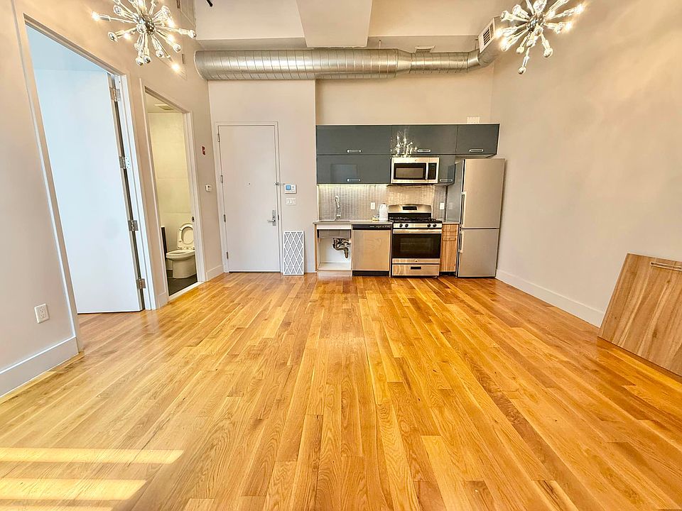 1st image of 374 Kosciuszko St #211