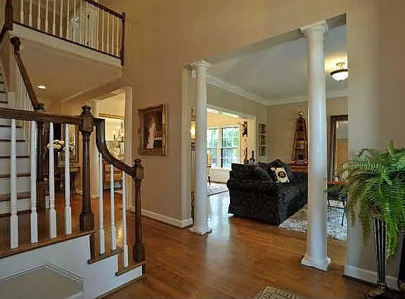 5th image of 108 Lexington Ct