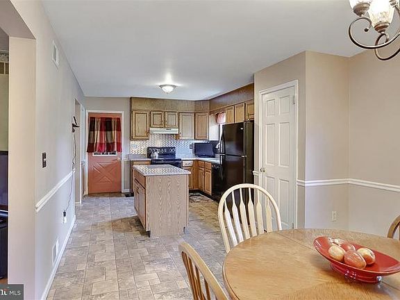 4th image of 23 Baker Ln