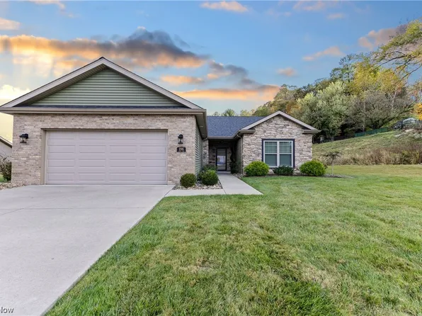 196 Valley View Dr, Weirton, WV 26062