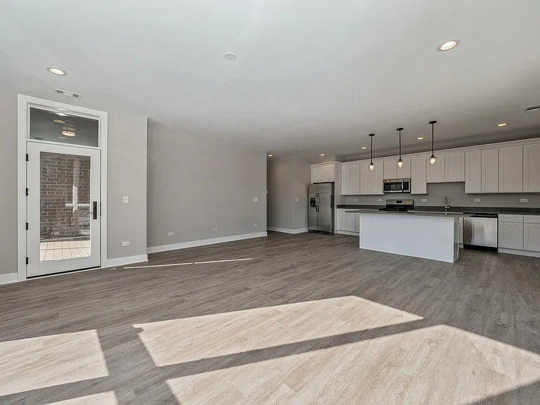 2904 S Hillock Ave #203 — Photo 5
