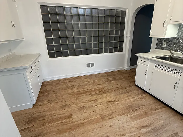 216 Stuart Ave #3 — Photo 4