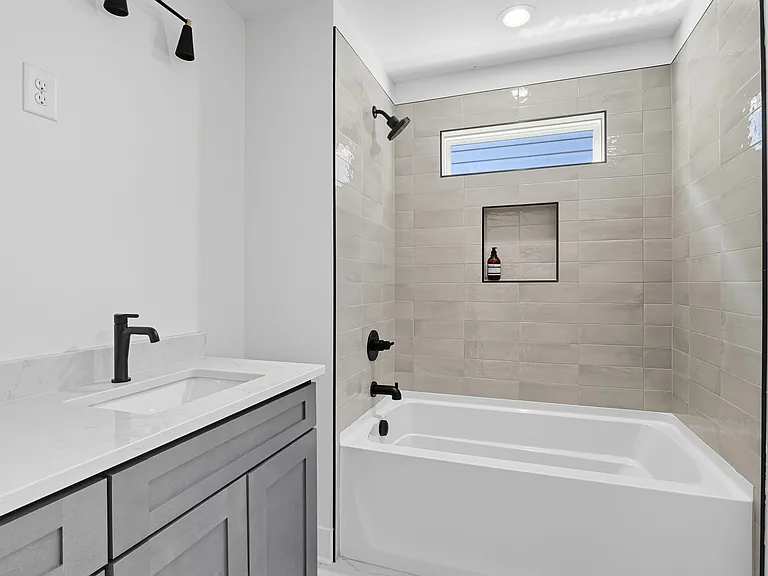 1230B Bessie Ave — Photo 9