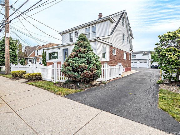 3rd image of 557 Newbridge Road