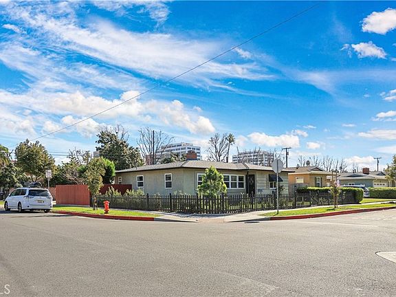 2nd image of 405 S Devon Rd