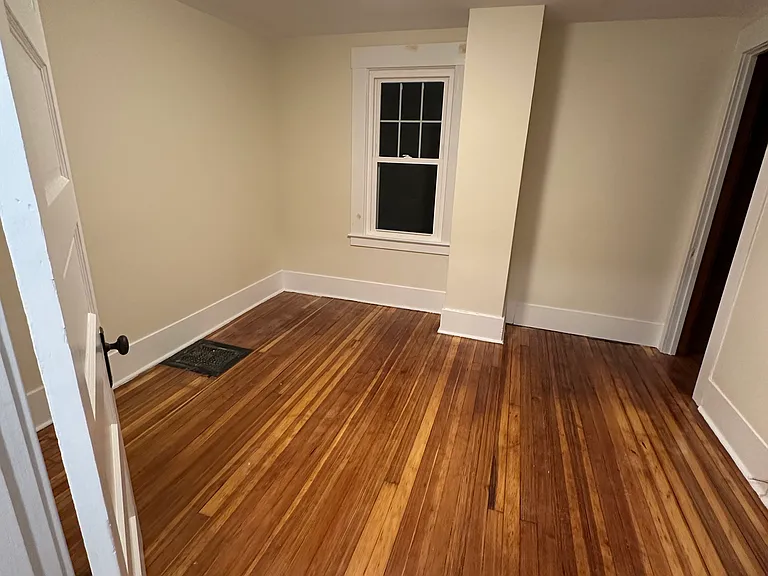452 Whittier Ave — Photo 7