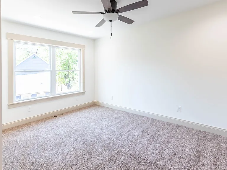 261 Gay St #B — Photo 14