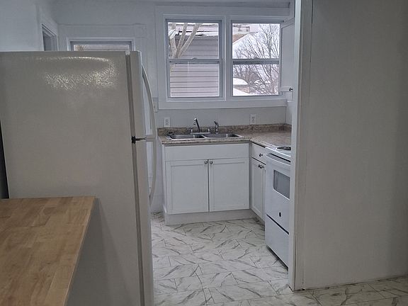 2nd image of 28 1/2 Western Ave