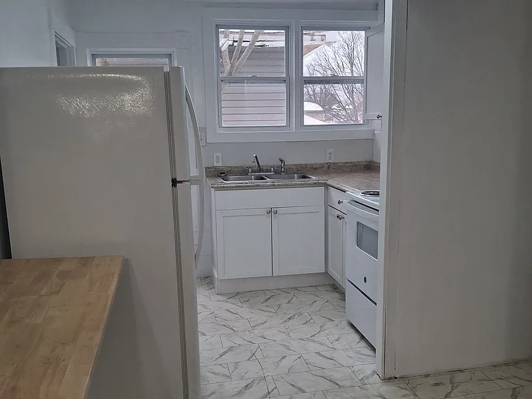 28 1/2 Western Ave — Photo 2