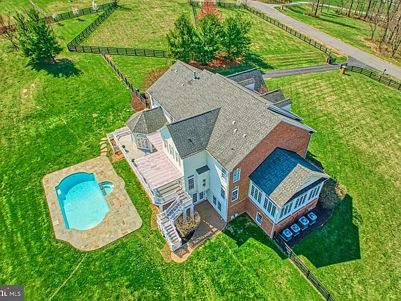 2nd image of 35327 Greyfriar Dr