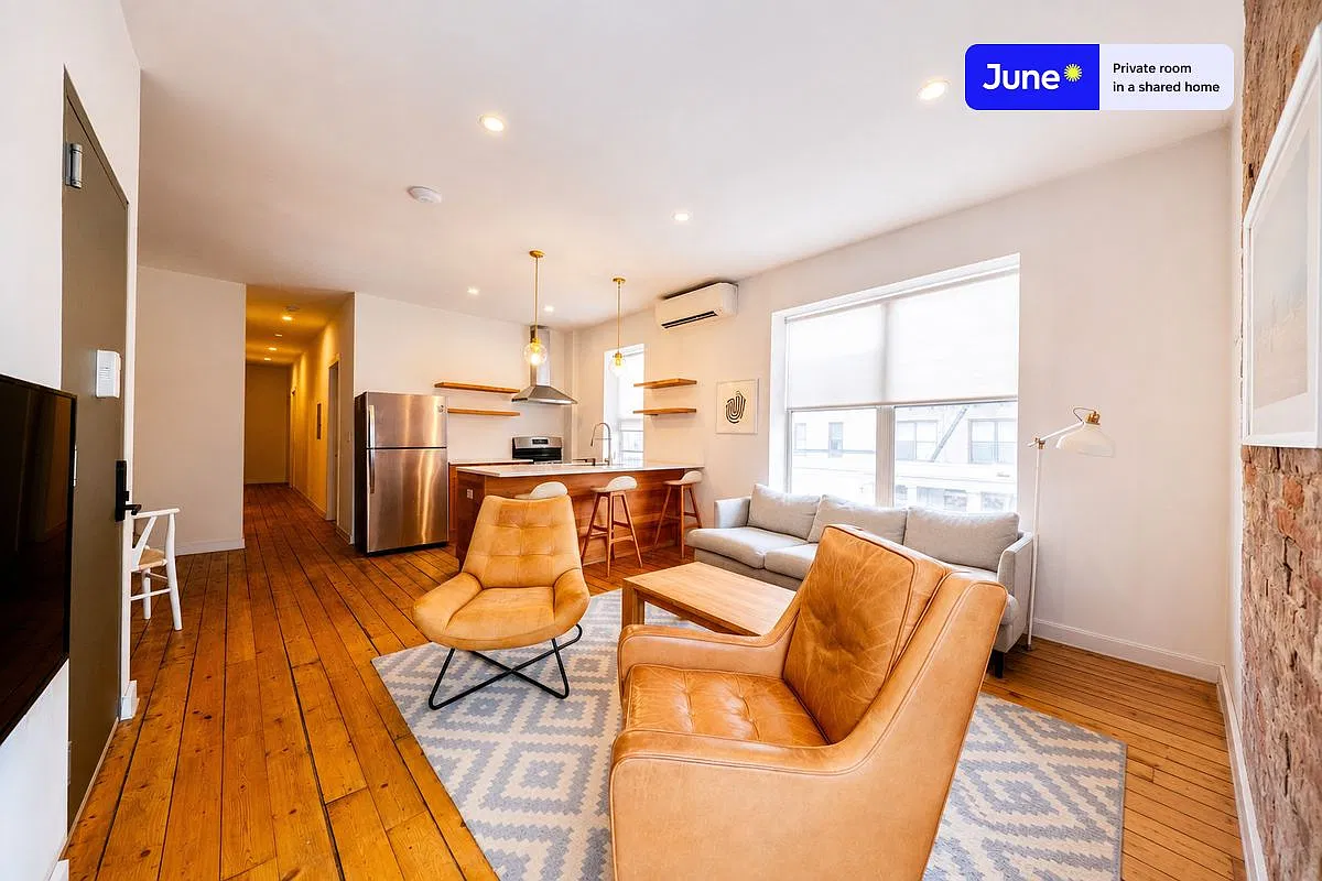 Queen bedroom in 4 bed/2 bath home in Prospect Lefferts Gardens #1840 D — Photo 3