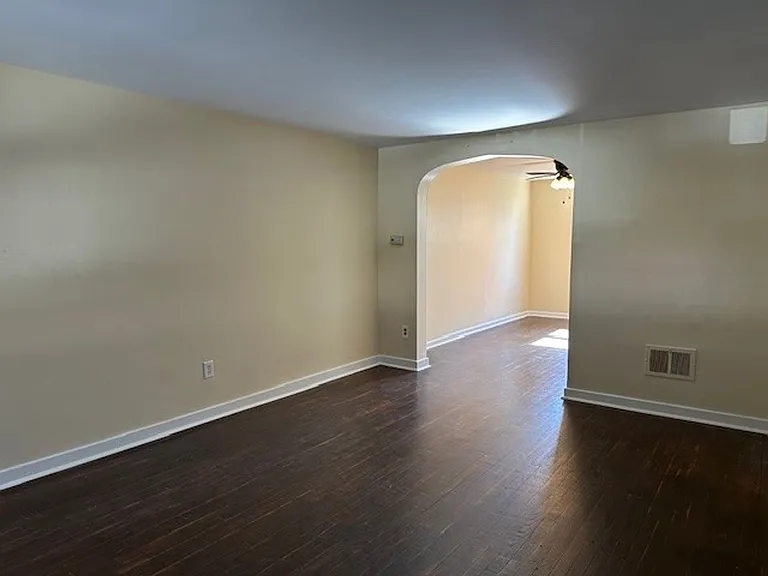 2437 Mercer St — Photo 3