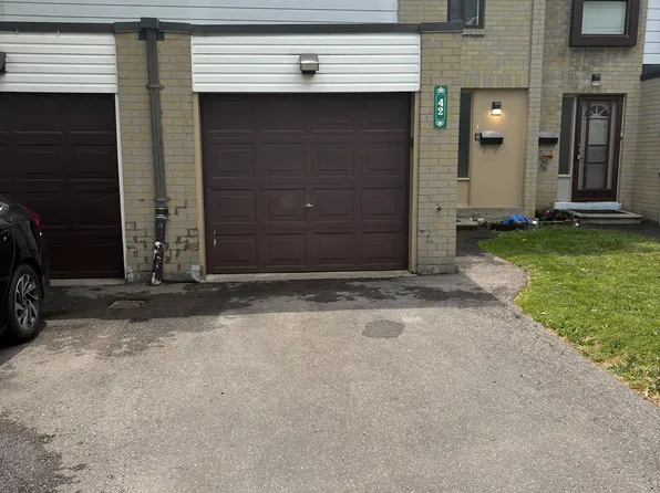 42 Fleetwood Cres, Brampton, ON L6T 2E5