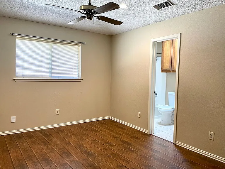 8710 California Dr — Photo 7