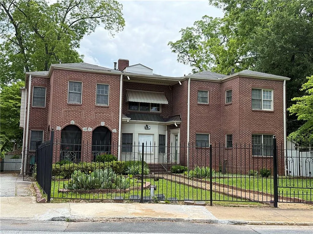 1 bed, 1.0 bath, 380 sqft, $950 — Photo 1