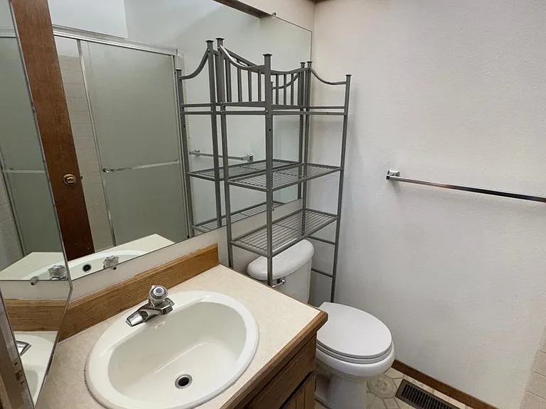 7202 Foxridge Cir #E — Photo 11