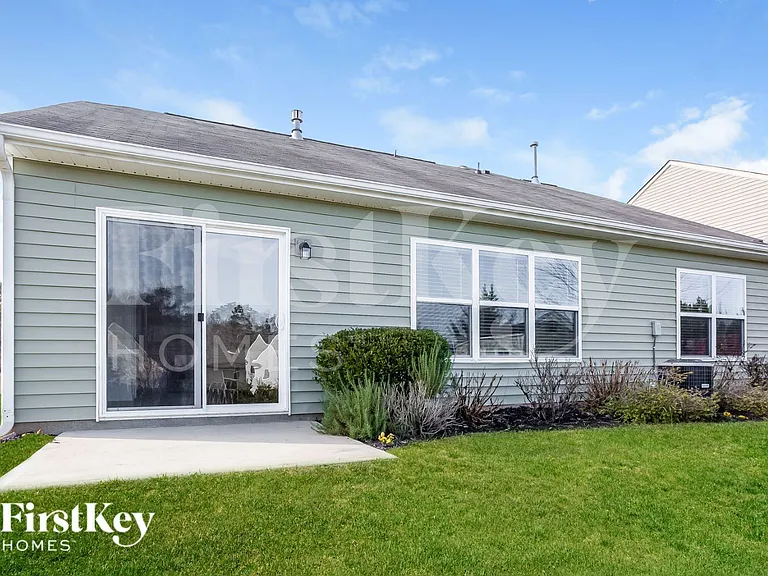 104 Tasman Dr — Photo 14