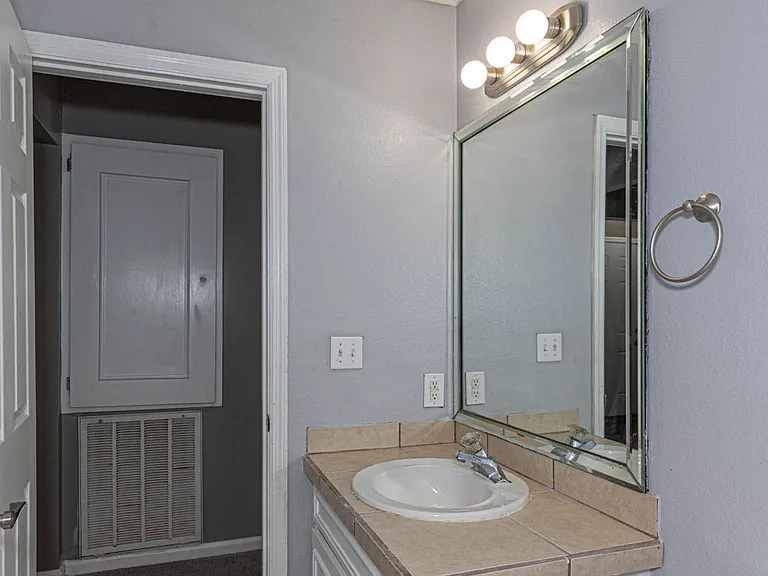 6913 Dorsey Dr — Photo 7