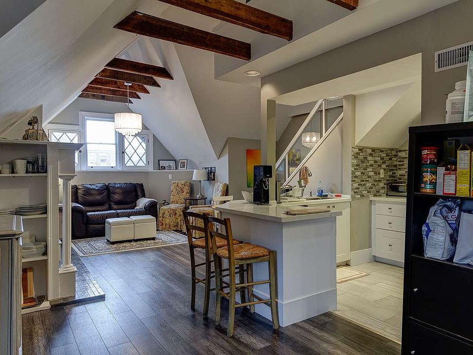 1st image of 41 Charlton Ave W #3