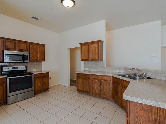 3rd image of 1052 Westbrook Ct