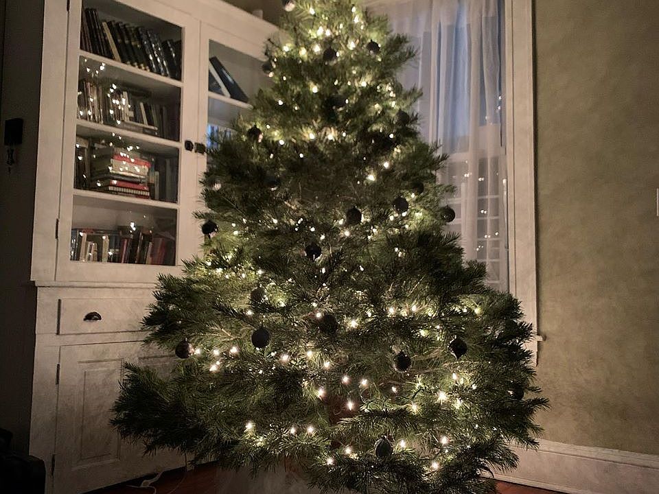 spacious first floor foyer