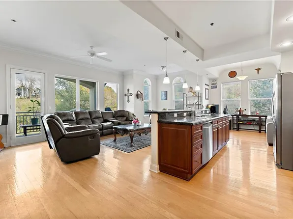 3800 N Mulberry Dr Unit 201, Kansas City, MO 64116