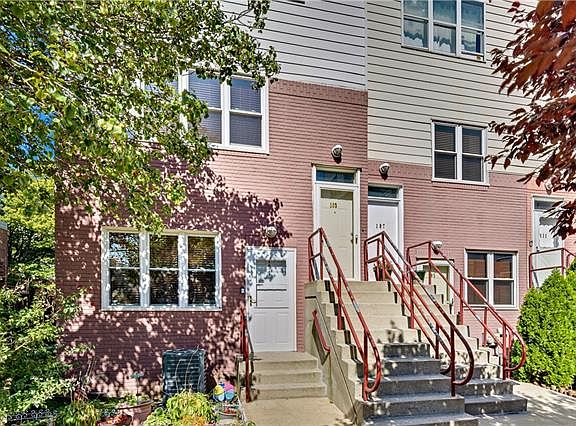 2nd image of 103 Fleet Ct #14103