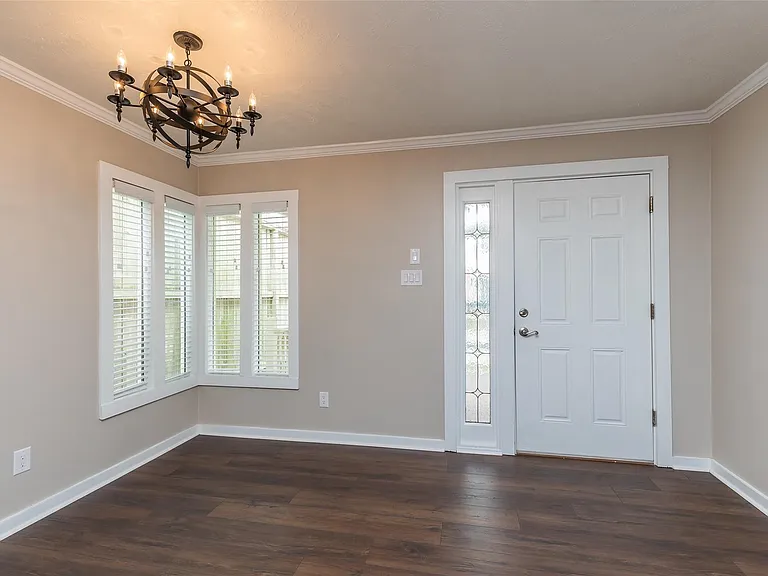 1611 Oakdale St — Photo 9