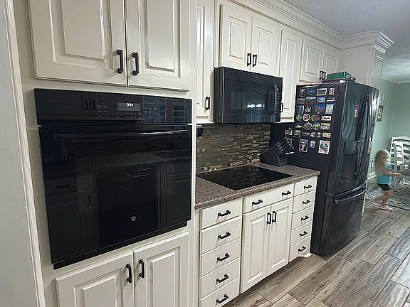 4th image of 120 Jennifer Dr