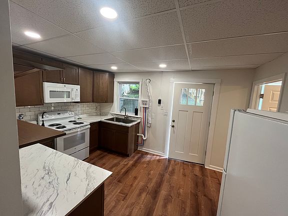 2nd image of 1122 1st St APT 2