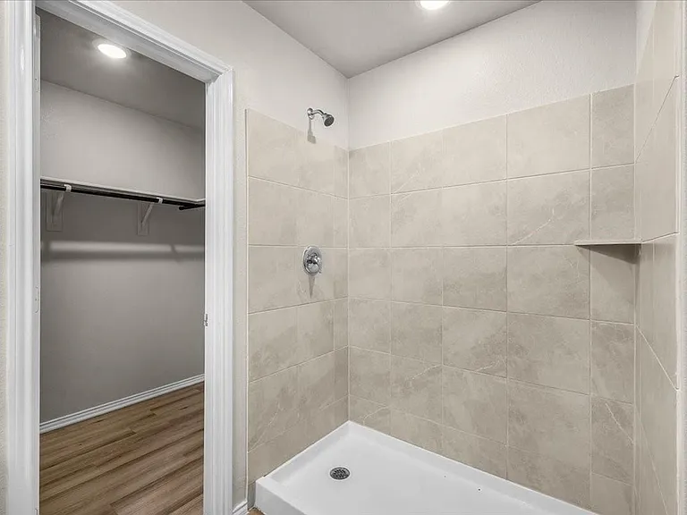 1412 Silver Oak Ln — Photo 11