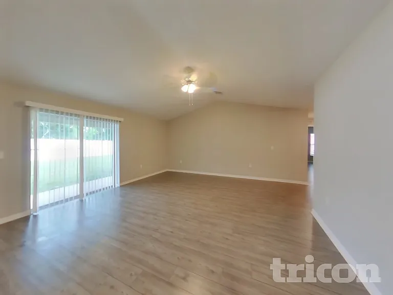 57 Pilgrim Dr — Photo 2