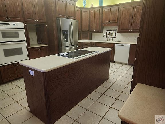 2nd image of 9 Windmere Dr