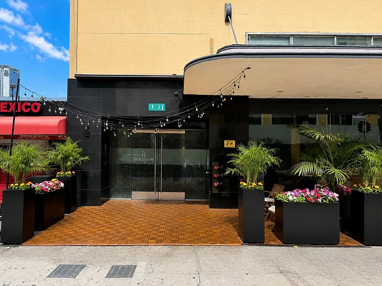 The Blackstone on 9th and Broadway — Photo 10