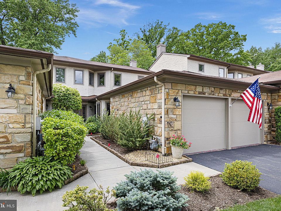 1st image of 34 Woodmont Dr